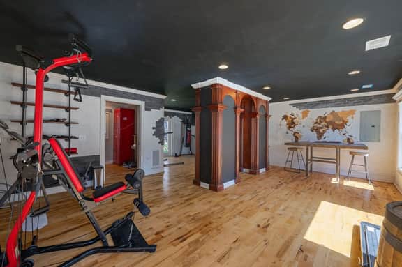 Sleeps 29~Pool~Tiki Bar~Hot Tub~Gym~Dogs Welcome!