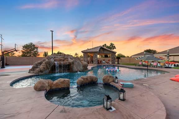 Luxury 6BR Retreat - Pool, BBQ, Theater and Games