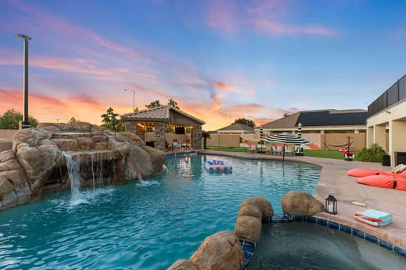 Luxury 6BR Retreat - Pool, BBQ, Theater and Games