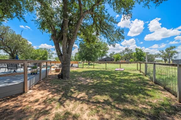 2 Home Getaway-Pool-Hot Tub-Pickleball Court - Image 5
