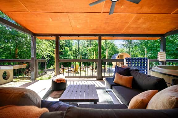 Sleeps 6~Sauna~Hot Tub~Putt Putt~Dogs Welcome