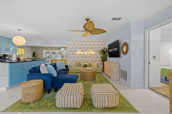 Family Fun Oasis: Private Pool, Theater, Putt Putt