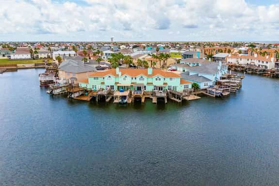 Shore Thing: Waterfront Dock & Family Fun