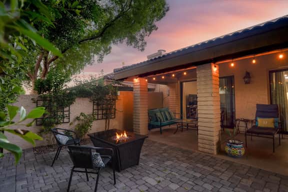 The Haven: Private 3BR | Pools | Courts | Firepit