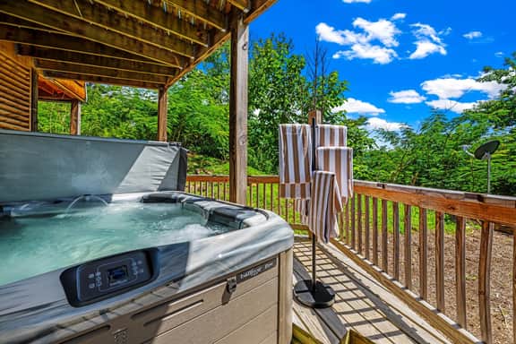 Smoky Peak Hideaway | Hot Tub, Putt Putt & Games
