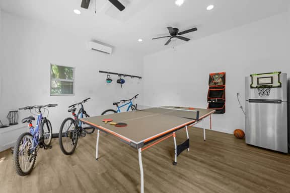 Sleeps 6 • Private Pool • Fire Pit • Game House