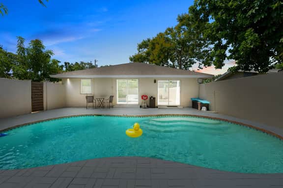 Sleeps 6 • Private Pool • Fire Pit • Game House