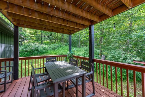 6 Br Cabin~Hot Tub~Fire Pit~Min to Hatley Pointe