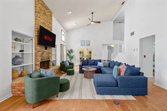 Sleeps 10 | Pool, Slide, Pickleball & Fire Pit