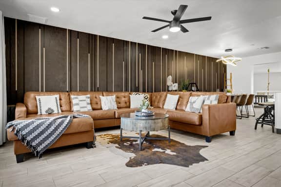 The Cabana Cove: Cabana Bar, Pool & Game Room!