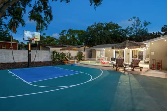 Sleeps 10•Pool•Hot Tub•Sport Court•Pool Table
