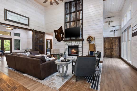 Broken Bow Luxury Cabin • Hot Tub • Playset/Games