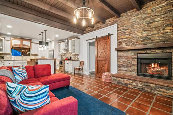 360° Mtn Views • Fireplace • Patio • Bird Watching