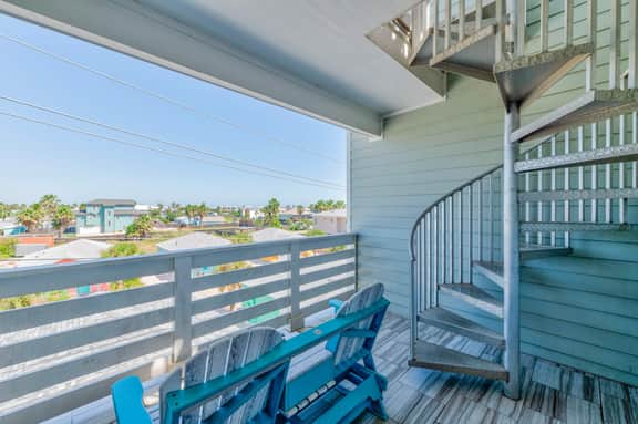 Spacious TownHouse ~ Walk to Beach ~ Resort Pool