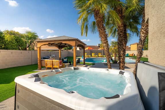 Pickleball + Heated Pool & Spa | Sleeps 16