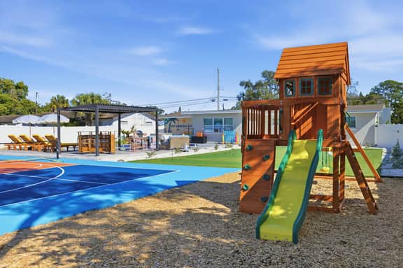 Pastel Palms - Sport Court - Pool - Hot Tub - Bar