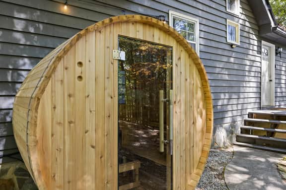 Lake Retreat | Kayaks | Theatre | Hot Tub | Sauna