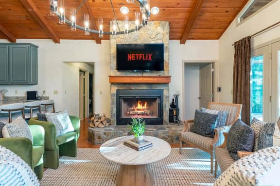 Min to Hatley Pointe: Slps 14, Hot Tub, Game Room