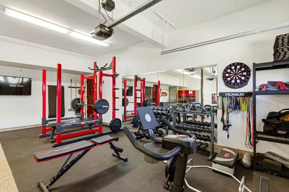 Indoor Pool & Spa - Gym - Sauna - Pickleball Court