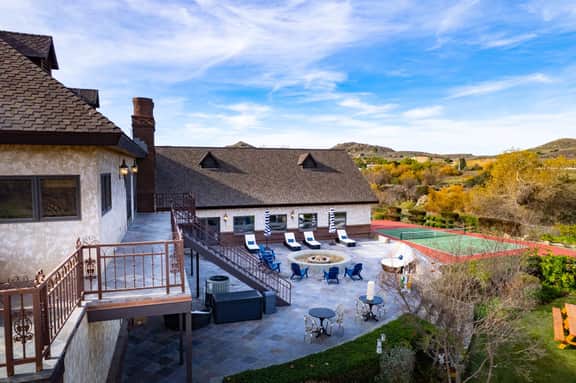Indoor Pool & Spa - Gym - Sauna - Pickleball Court