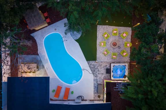 Backyard Oasis • Heated Pool • Tiki Bar • Hot Tub