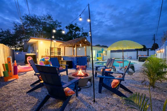 Backyard Oasis • Pool •  Hot Tub • Putt Putt • Bar