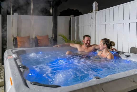 Backyard Oasis • Pool •  Hot Tub • Putt Putt • Bar