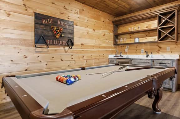 Stunning Views! Sleeps 10 - Hot Tub - 2 Fireplaces
