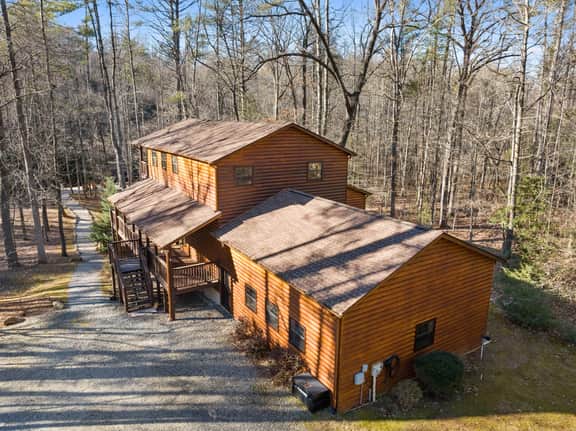 River Lodge • Kayaks • Mins to Blue Ridge • River