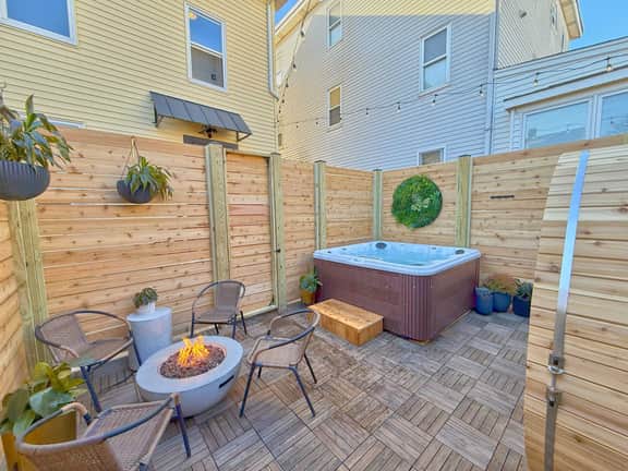 Downtown Warren Top Floor Loft 3BR: Spa | Walkable