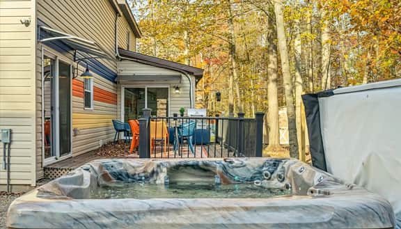 Sleeps 13 • Private Sauna • Hot Tub • Game Room
