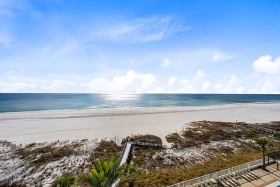 Beach Front • 7th Floor • Views • Pools • Hot Tub