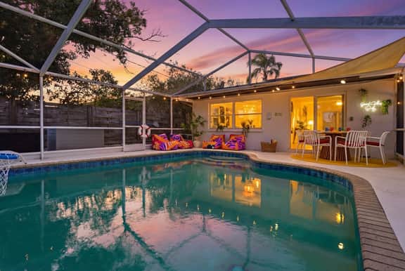 Poolside Retreat • Sleeps 8 • Putt Putt • Hot Tub