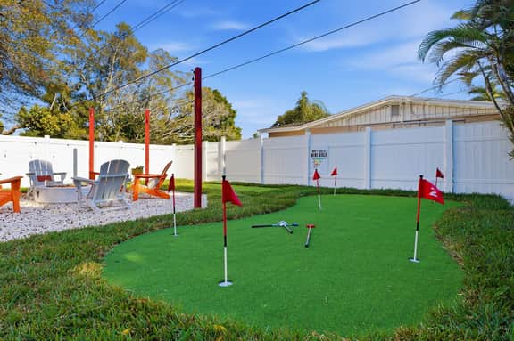 Poolside Retreat • Sleeps 8 • Putt Putt • Hot Tub