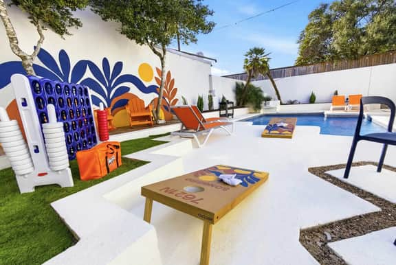 Outdoor Oasis • Poolside Movie Nights • Sleeps 16