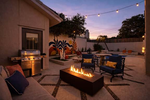 Outdoor Oasis • Poolside Movie Nights • Sleeps 16
