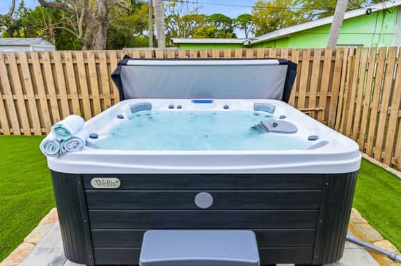 Palm Shell Villa - Pool - Pickleball - Hot Tub