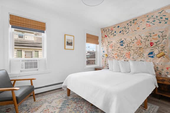 Warren 1BR Retreat + Spa | Walk to Dining & Water