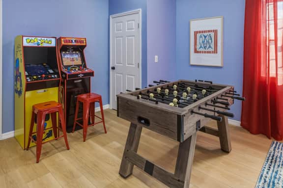 Sleeps 10 • Heated Pool • Game Room • Hot Tub