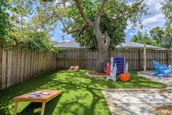Sleeps 10 • Heated Pool • Game Room • Hot Tub