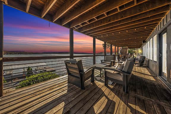 Lakefront Oasis • Private Dock & Pool • Sleeps 20