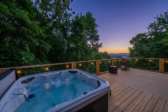 Mars Hill Retreat: Sauna, Wet Bar, Hot Tub, Views