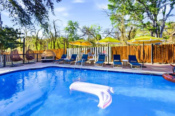 Private Resort | 4 Baths Near Pearl