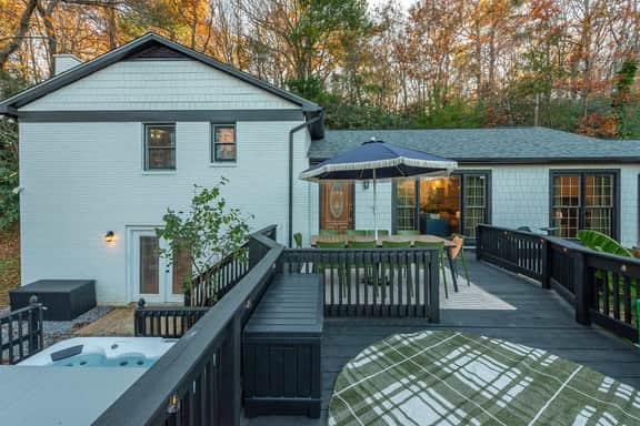 Expansive Deck Sleeps 16 Hot Tub Game Room - Image 5