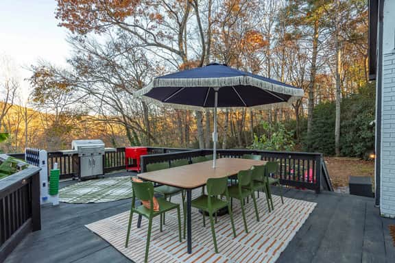 Expansive Deck Sleeps 16 Hot Tub Game Room - Image 4