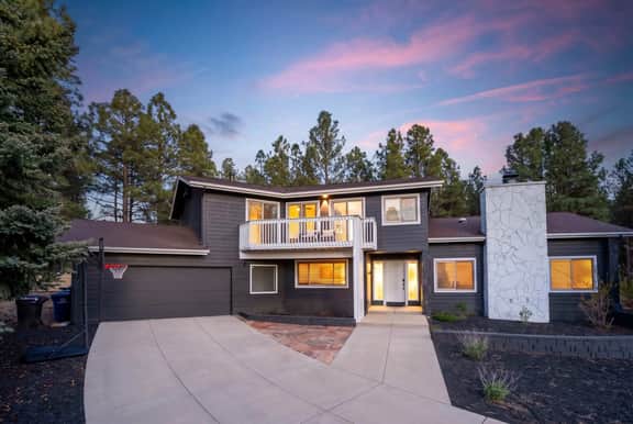 Family-Friendly Getaway • Hot Tub • View • EV Chrg