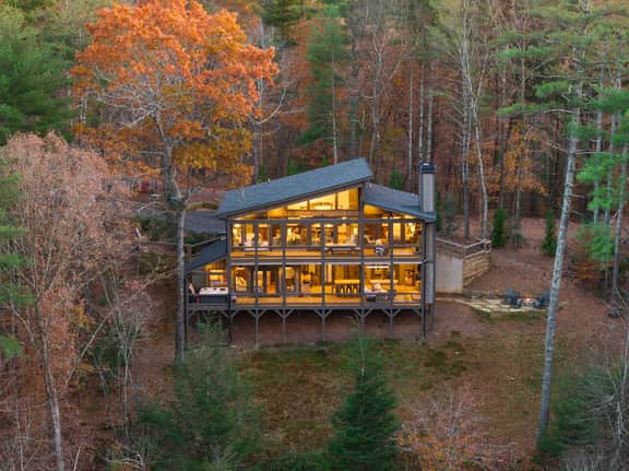 2-Level Deck - Stunning Views - Hot Tub - Fire Pit