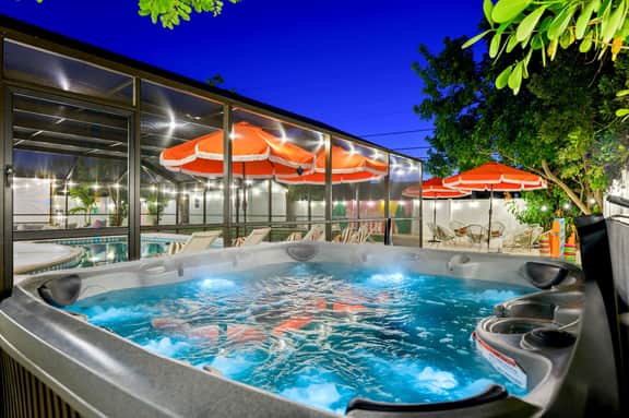 Epic Backyard - Pool - Hot Tub - Outdoor Theatre