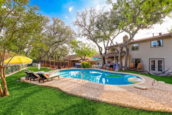 Elegant Escape • Sleeps 14 • Games, Pool, Fire Pit