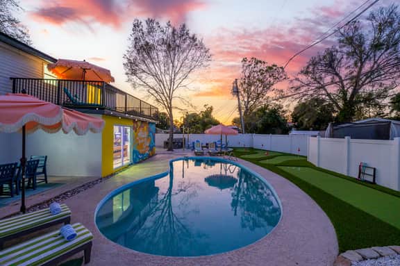 Sleeps 10 - Game Room - Putt Putt - Movie Theater